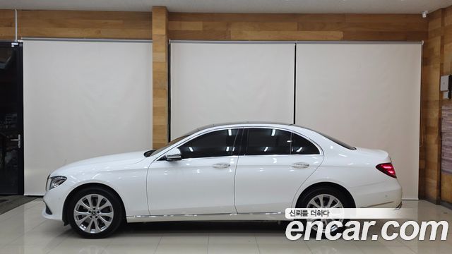 Mercedes-Benz E-Class 2020 — photo 5