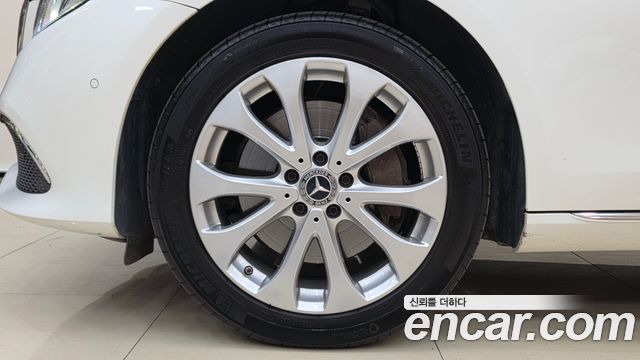 Mercedes-Benz E-Class 2020 — photo 6
