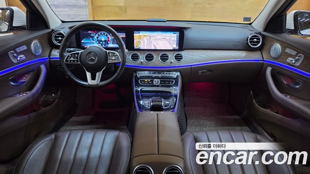 Mercedes-Benz E-Class 2020 — photo 8