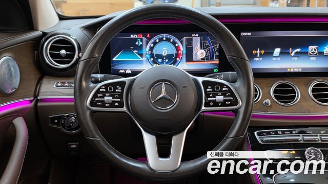 Mercedes-Benz E-Class 2020 — photo 10