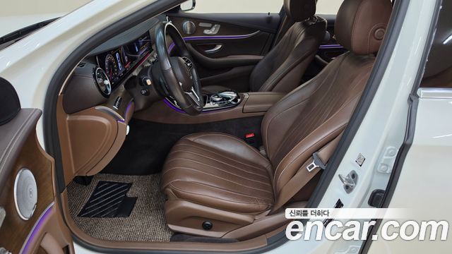 Mercedes-Benz E-Class 2020 — photo 12