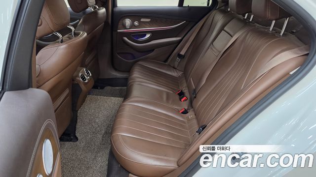 Mercedes-Benz E-Class 2020 — photo 13