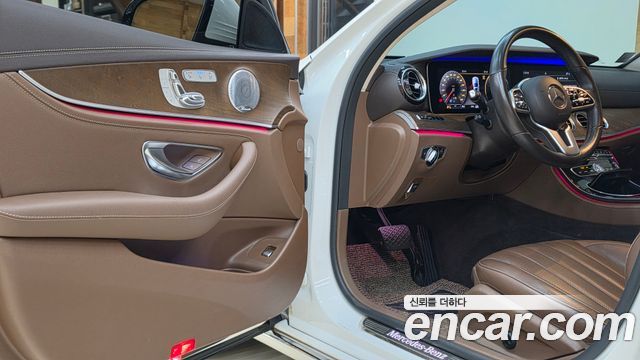 Mercedes-Benz E-Class 2020 — photo 14