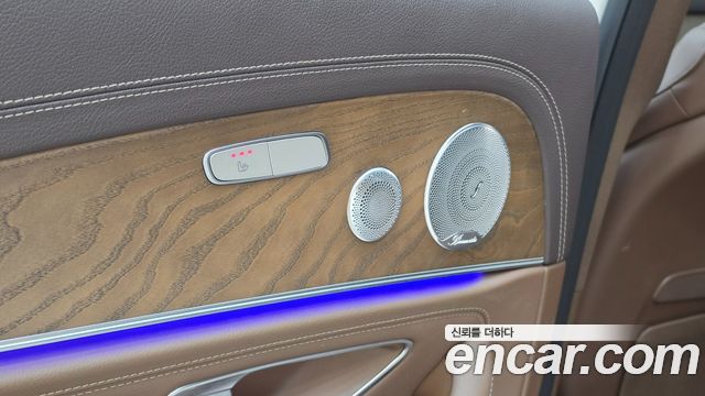 Mercedes-Benz E-Class 2020 — photo 17