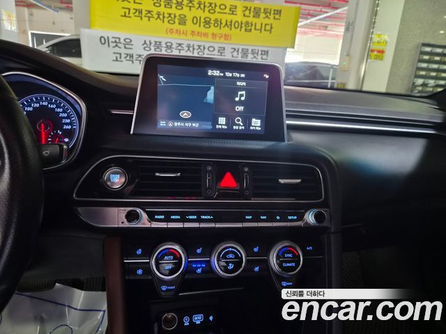 Genesis G70 2019 — photo 15