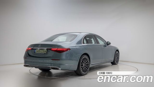 Mercedes-Benz S-Class 2025 — photo 2