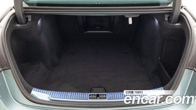 Mercedes-Benz S-Class 2025 — photo 11