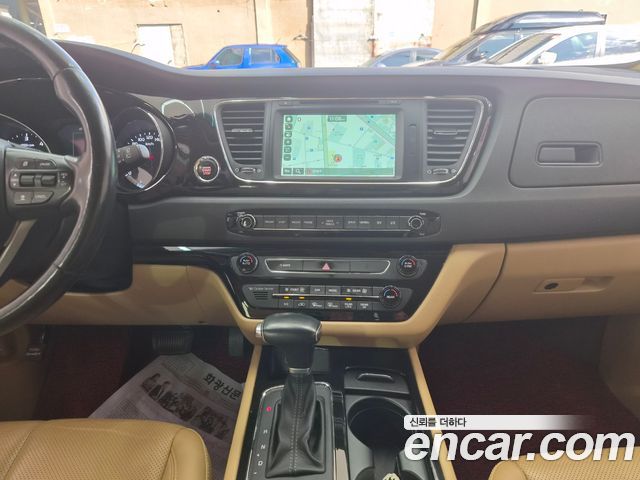 Kia Canival 2018 — photo 10