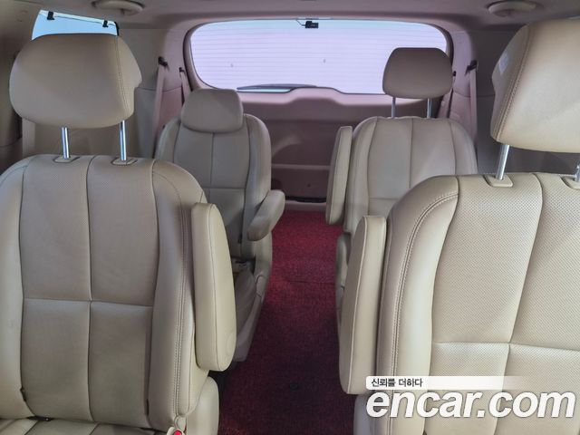 Kia Canival 2018 — photo 17