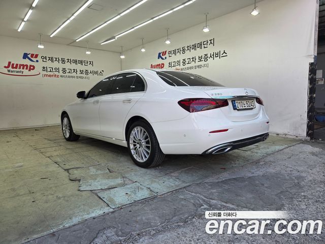 Mercedes-Benz E-Class 2022 — photo 2