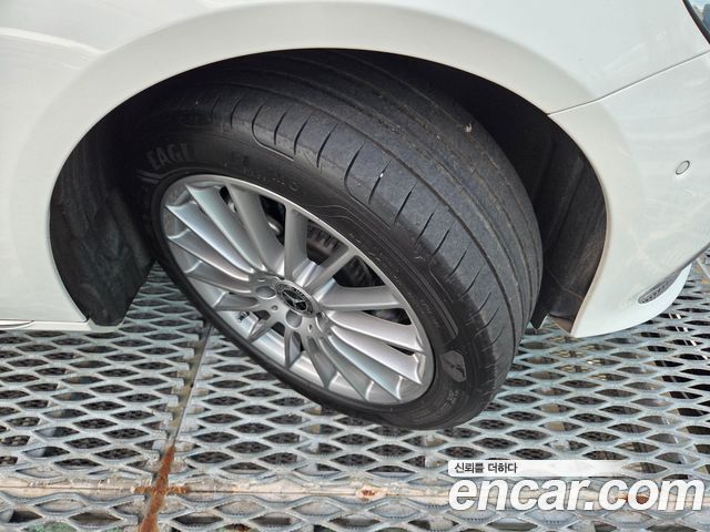 Mercedes-Benz E-Class 2022 — photo 5