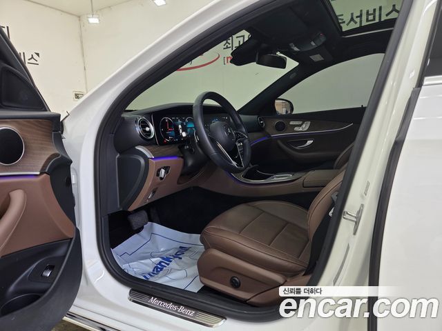 Mercedes-Benz E-Class 2022 — photo 15