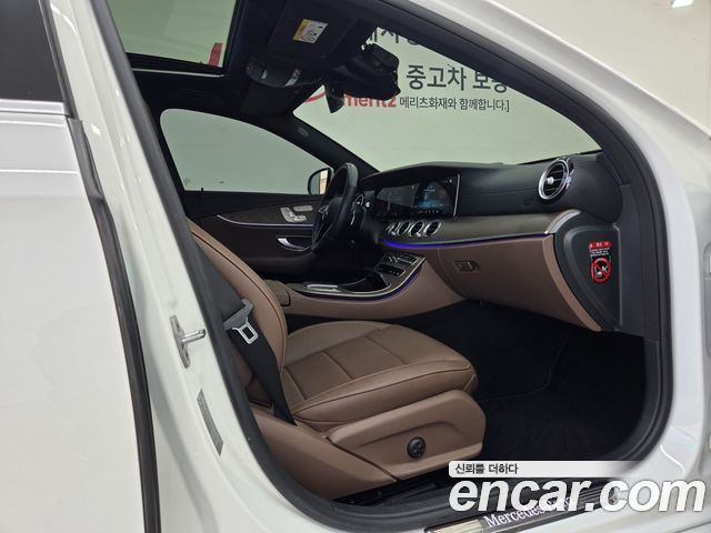 Mercedes-Benz E-Class 2022 — photo 16