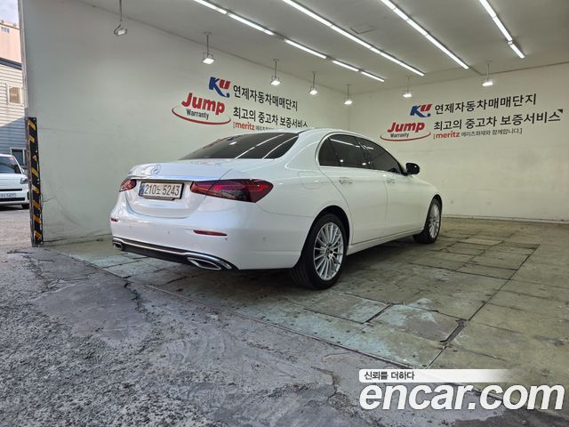 Mercedes-Benz E-Class 2022 — photo 20