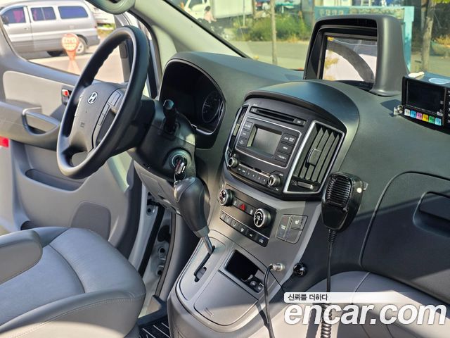 Hyundai Starex 2016 — photo 17
