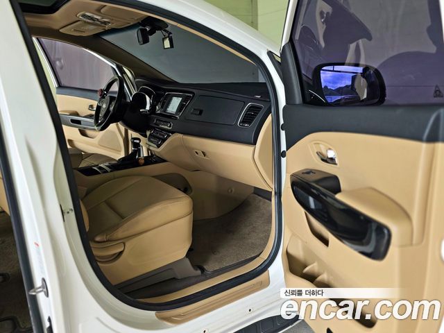 Kia Canival 2018 — photo 11