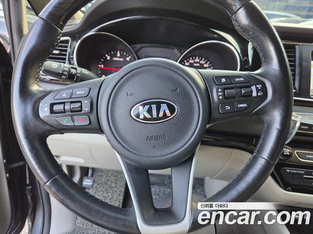 Kia Canival 2018 — photo 8