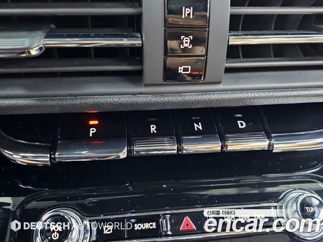 Lincoln Corsair 2022 — photo 9