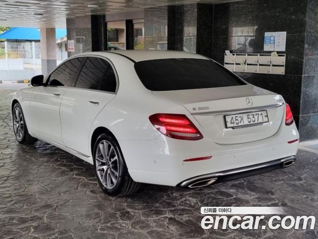 Mercedes-Benz E-Class 2019 — photo 2