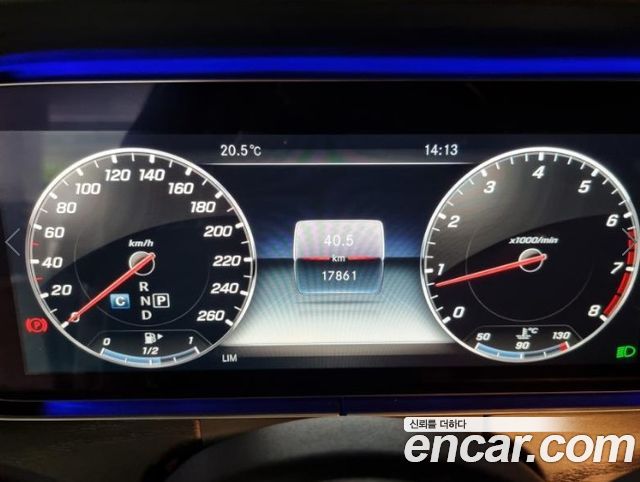 Mercedes-Benz E-Class 2019 — photo 12