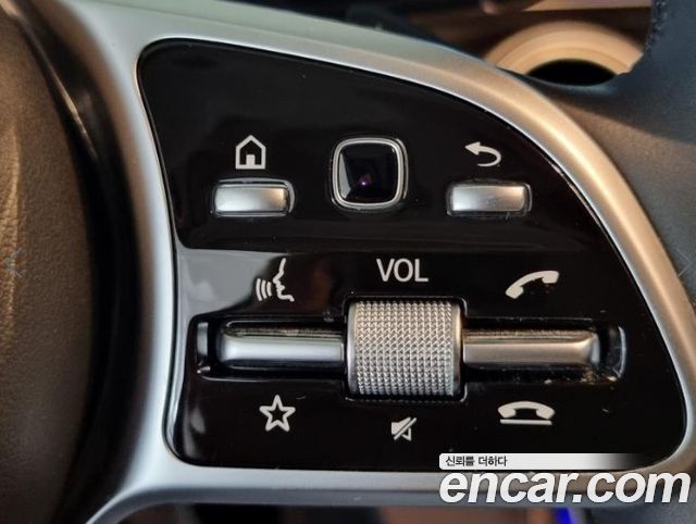 Mercedes-Benz E-Class 2019 — photo 16