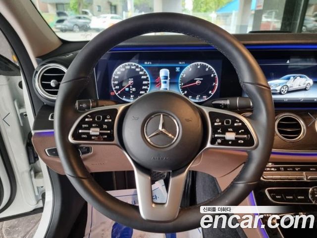 Mercedes-Benz E-Class 2019 — photo 17
