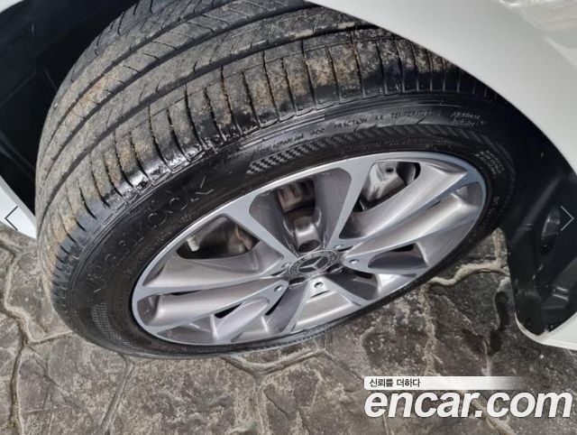 Mercedes-Benz E-Class 2019 — photo 18