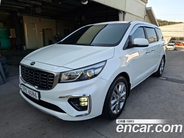 Kia Canival 2015 — photo 1