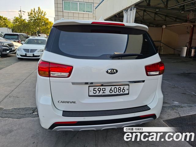 Kia Canival 2015 — photo 4