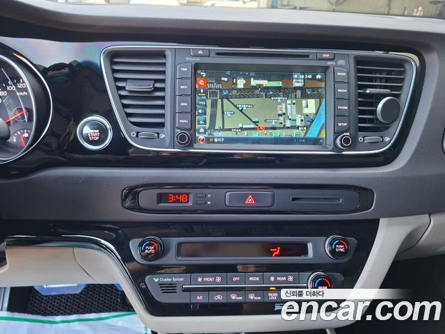 Kia Canival 2015 — photo 8