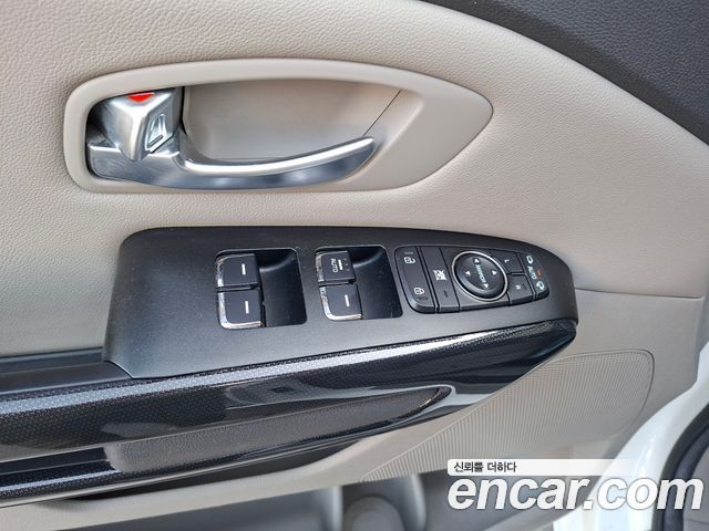 Kia Canival 2015 — photo 19