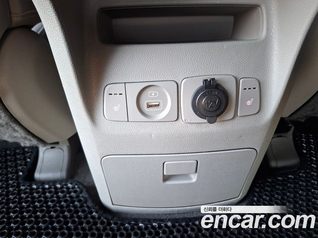 Kia Canival 2015 — photo 20