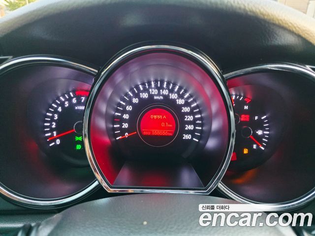 Kia K5 2011 — photo 8