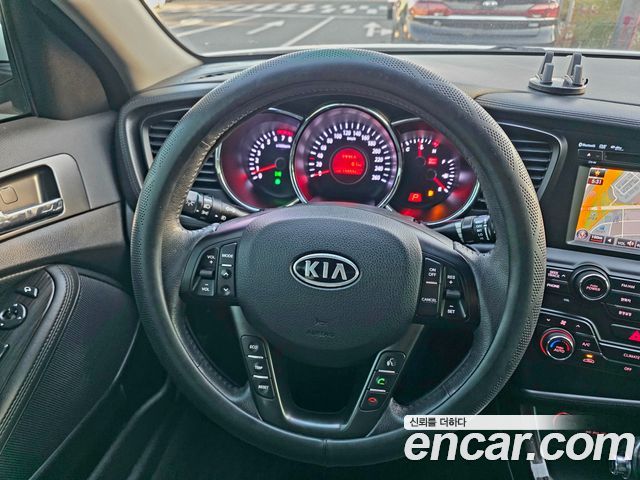 Kia K5 2011 — photo 10