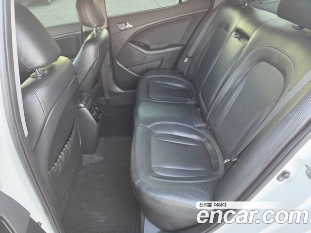 Kia K5 2011 — photo 14