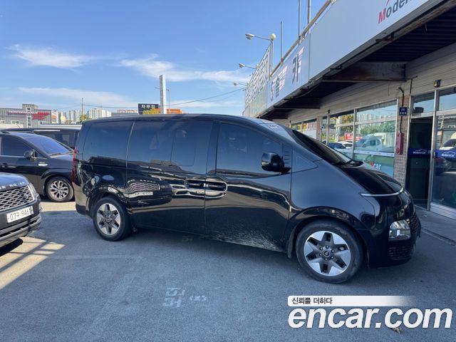 Hyundai Staria 2022 — photo 1