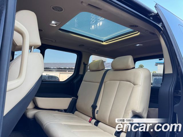 Hyundai Staria 2022 — photo 2