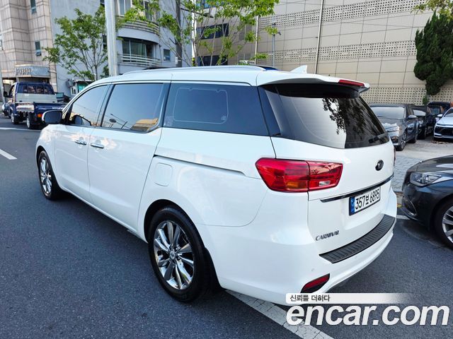 Kia Canival 2019 — photo 3