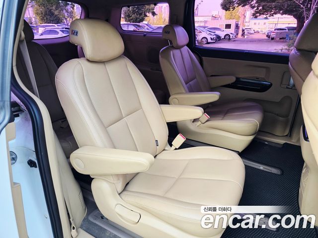 Kia Canival 2019 — photo 14