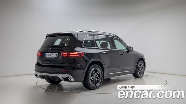 Mercedes-Benz GLB-Class 2026 — photo 2