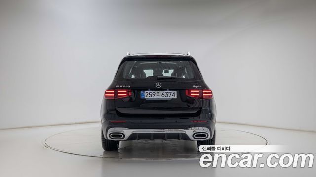 Mercedes-Benz GLB-Class 2026 — photo 4