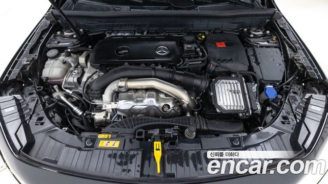 Mercedes-Benz GLB-Class 2026 — photo 6