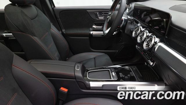 Mercedes-Benz GLB-Class 2026 — photo 9