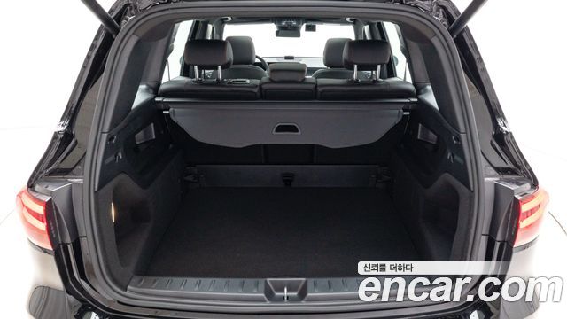 Mercedes-Benz GLB-Class 2026 — photo 11