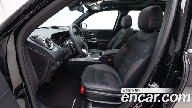 Mercedes-Benz GLB-Class 2026 — photo 14