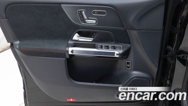 Mercedes-Benz GLB-Class 2026 — photo 15