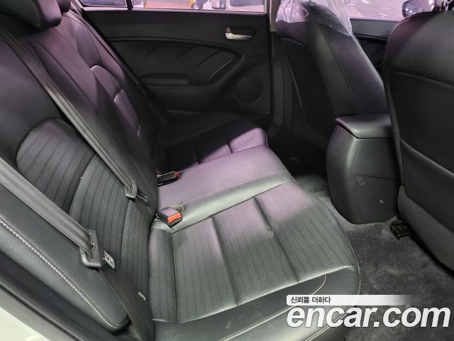 Kia K3 2017 — photo 10
