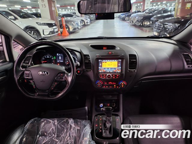 Kia K3 2017 — photo 11