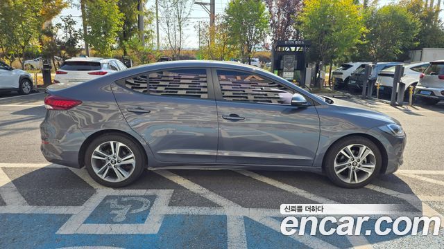 Hyundai AVANTE 2018 — photo 8