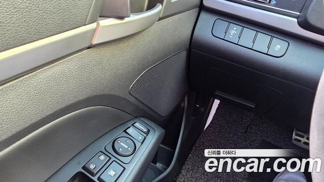 Hyundai AVANTE 2018 — photo 13